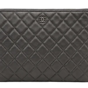 Chanel (Classic O-Case Clutch)