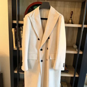 Suitsupply Cream Double-Breasted Overcoat